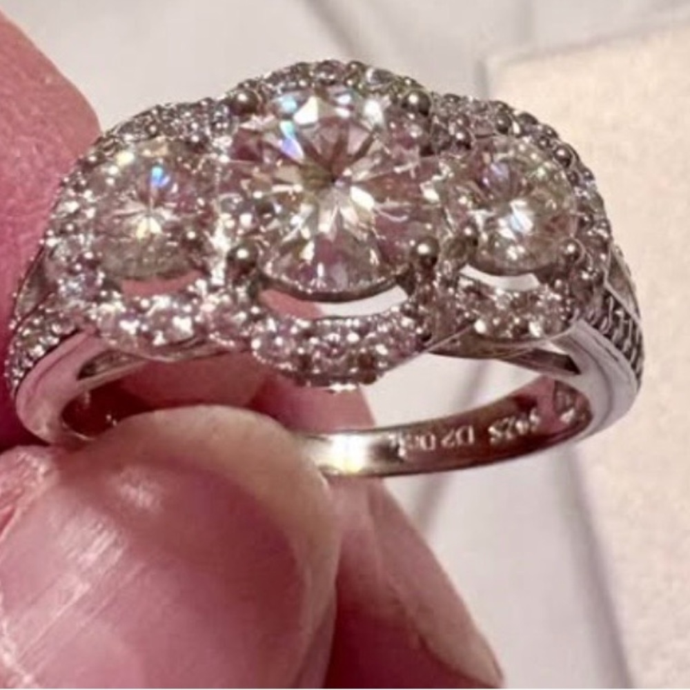 S925 2 Carats Moissinate Ring S925 stamped inside ring GRA Card & Gift Box New - Picture 5 of 6